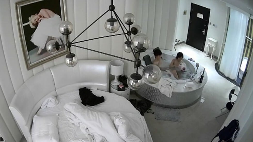 360酒店摄像头偷拍-晚上加完班出来开房减减压的白领小情侣尝新在浴缸里做爱-sha