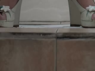 【國產偷拍】國內小公園公廁廁拍系列1 真實跟拍