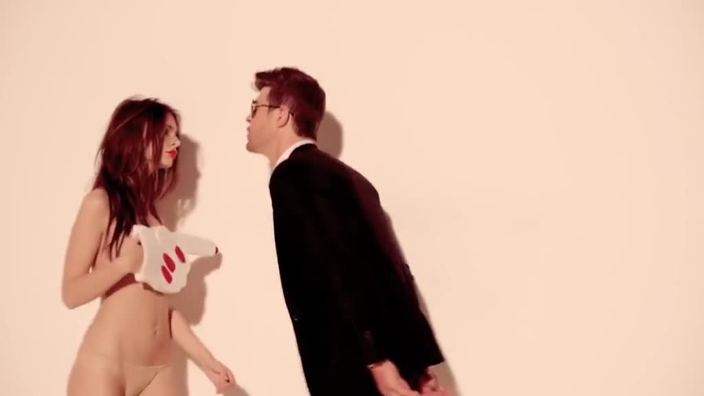 Robin Thicke - Blurred Lines ft TI, Pharrell (全裸版)